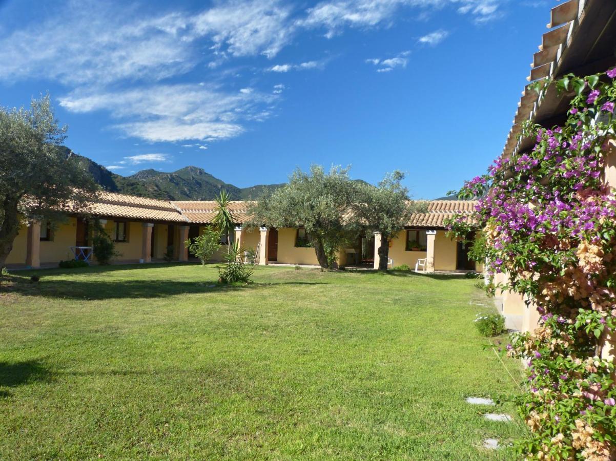 Hotel Cardedu Luaran gambar
