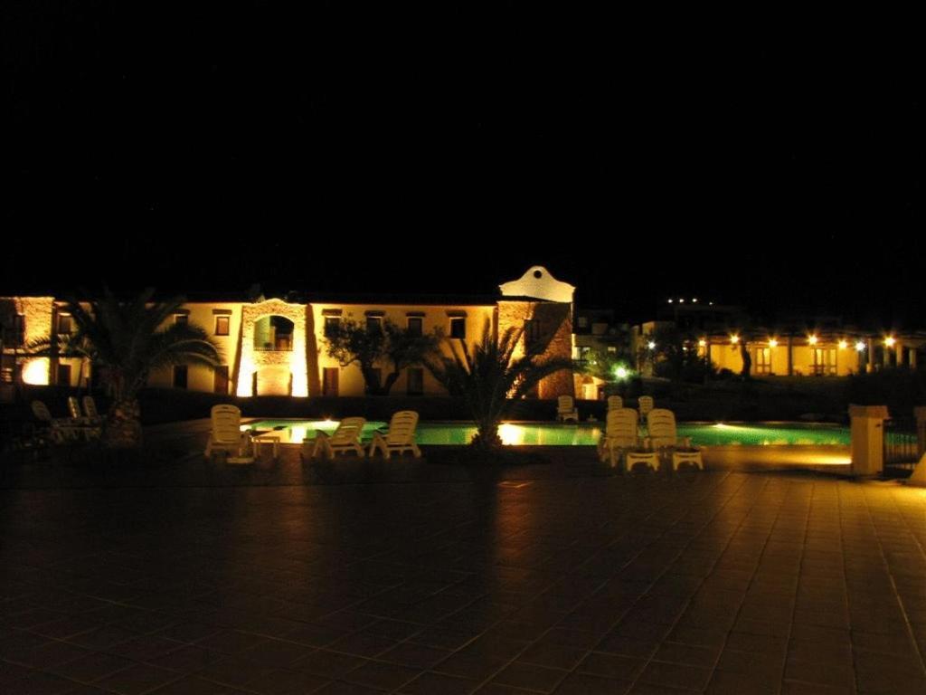 Hotel Cardedu Luaran gambar