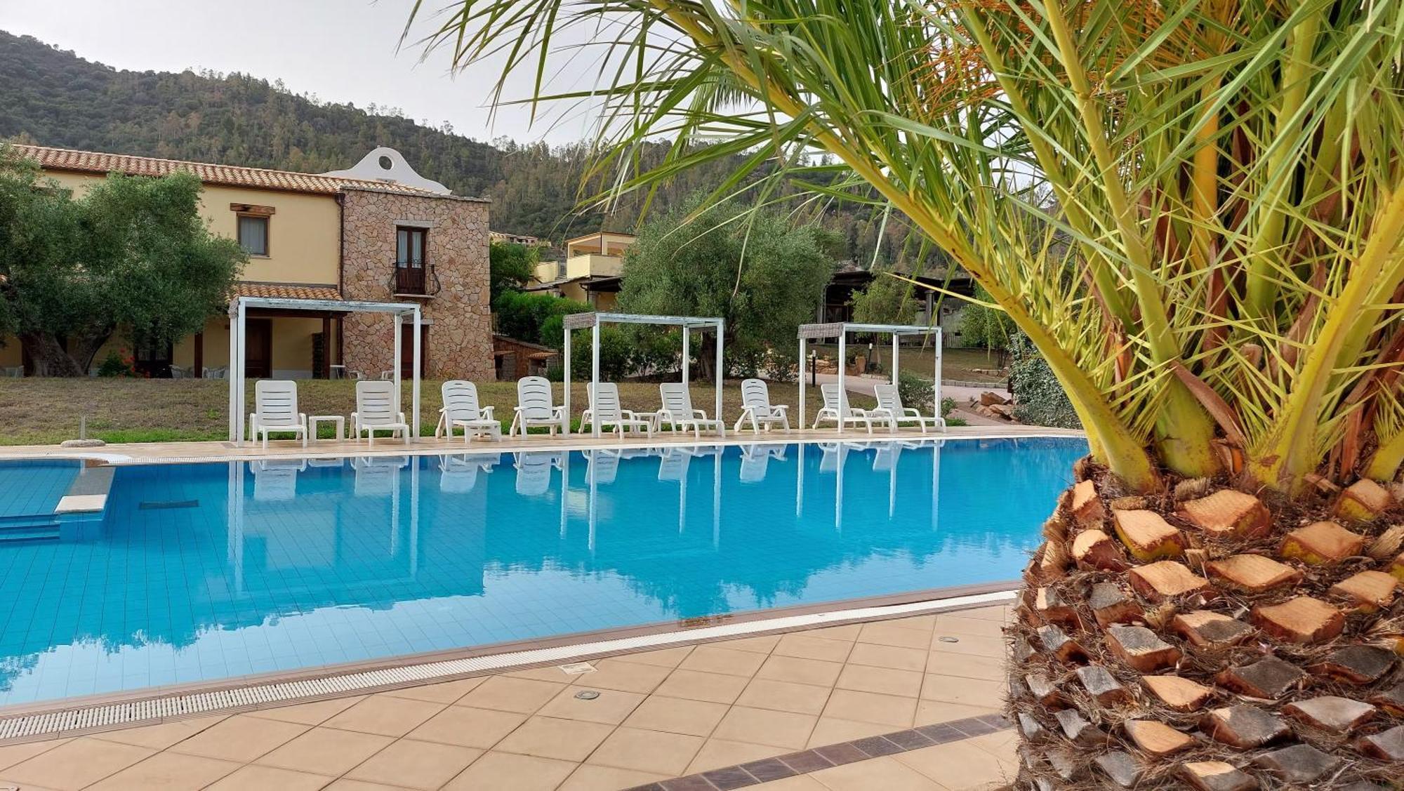 Hotel Cardedu Luaran gambar