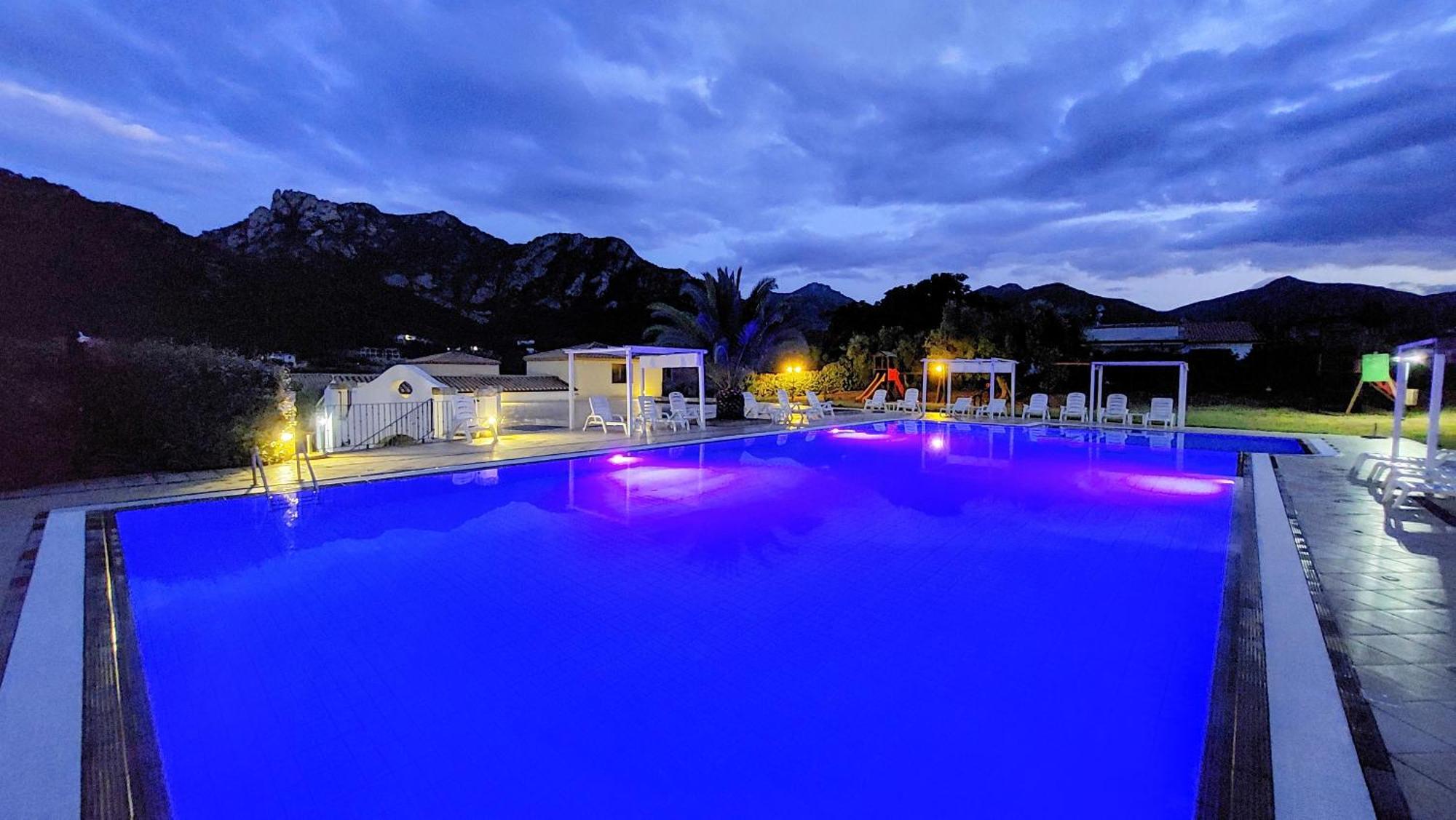 Hotel Cardedu Luaran gambar