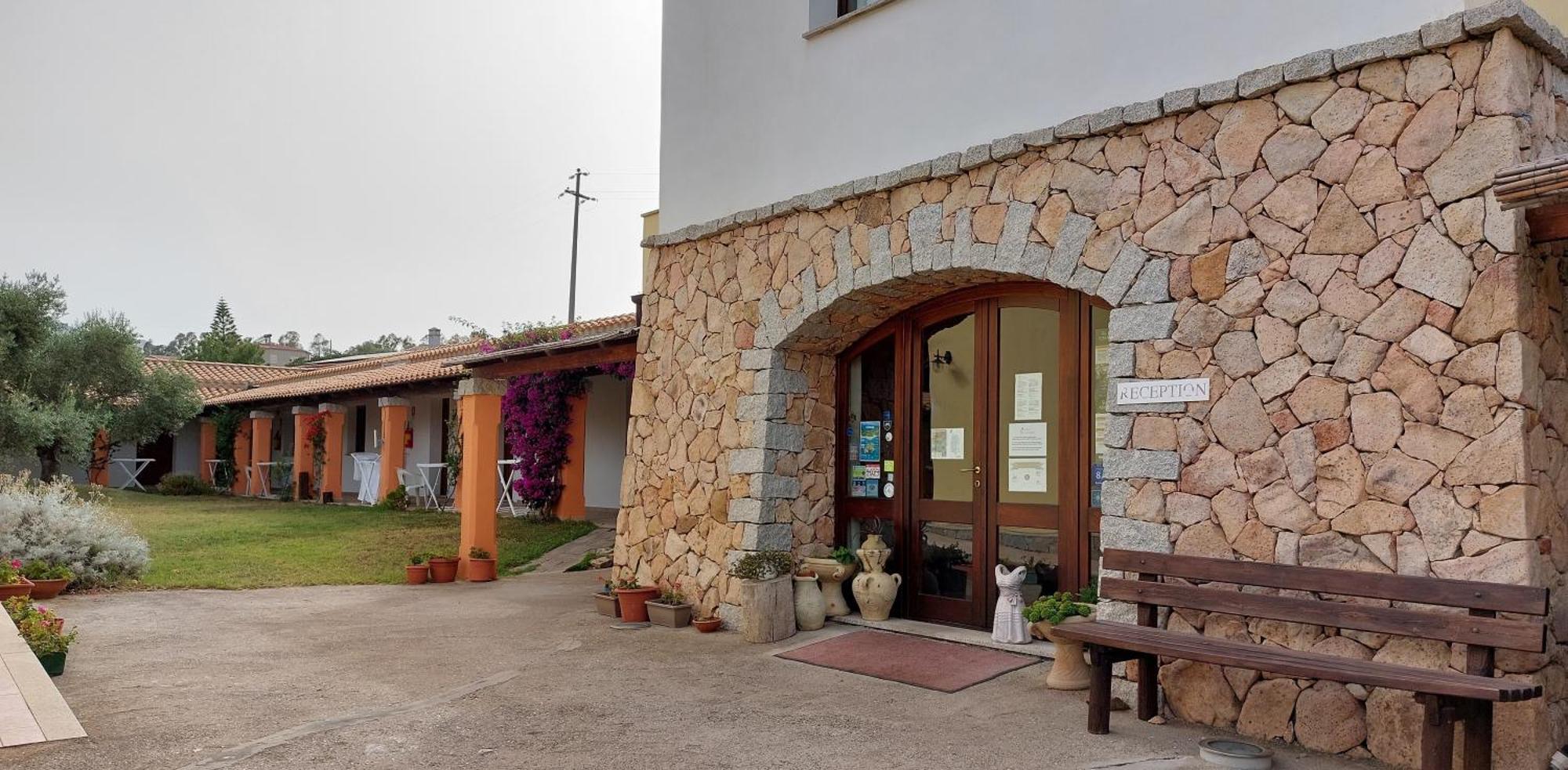 Hotel Cardedu Luaran gambar