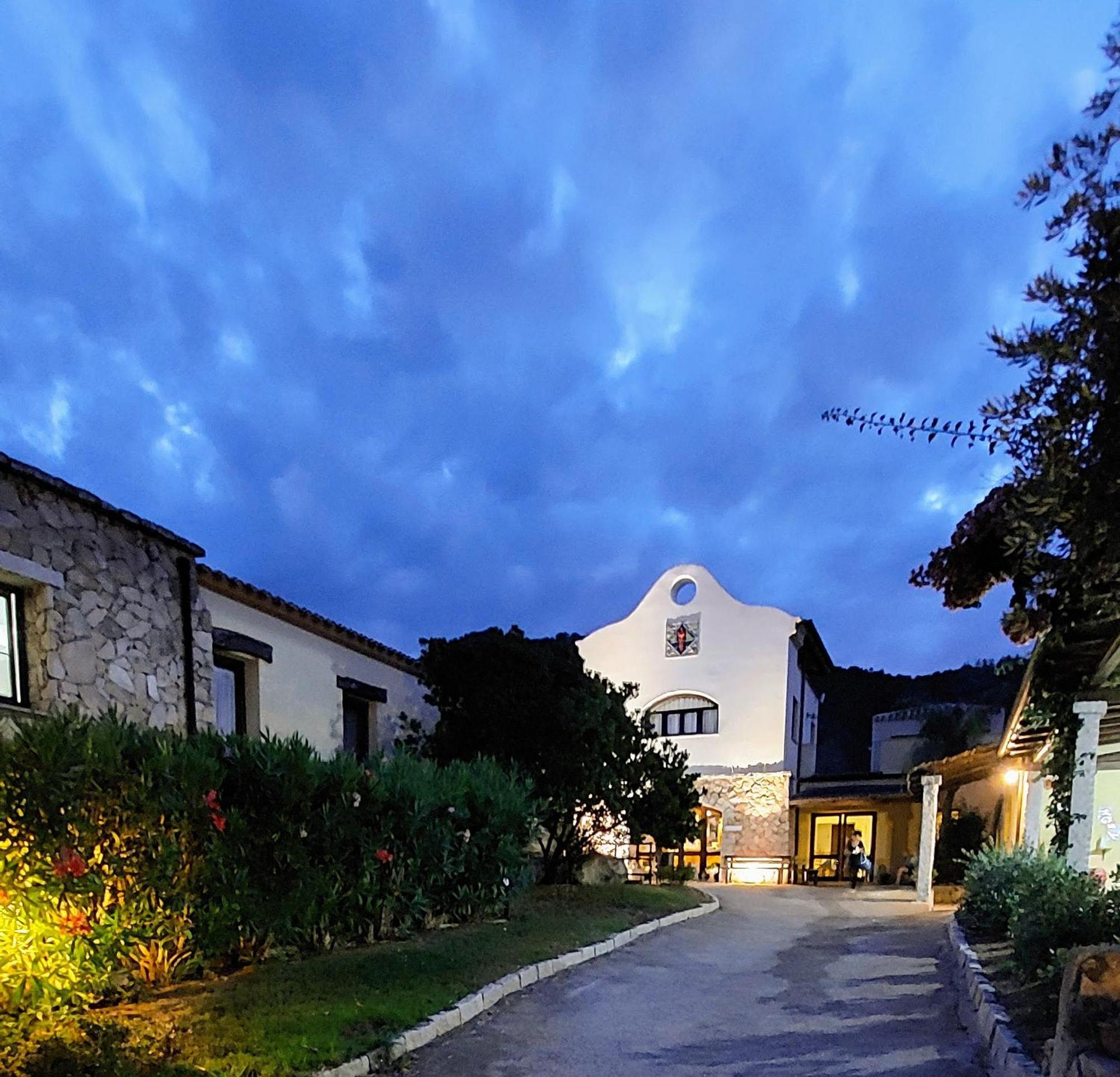 Hotel Cardedu Luaran gambar