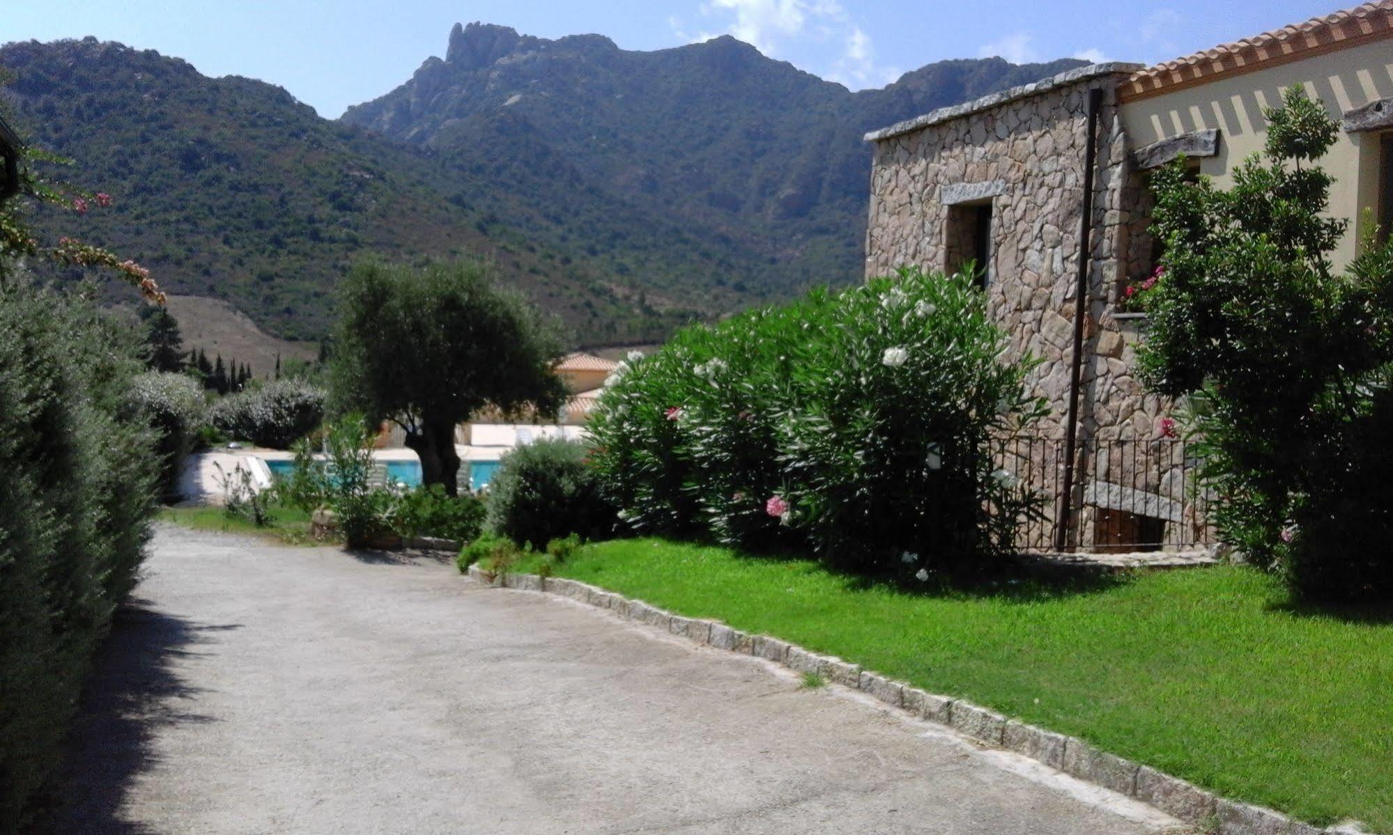 Hotel Cardedu Luaran gambar