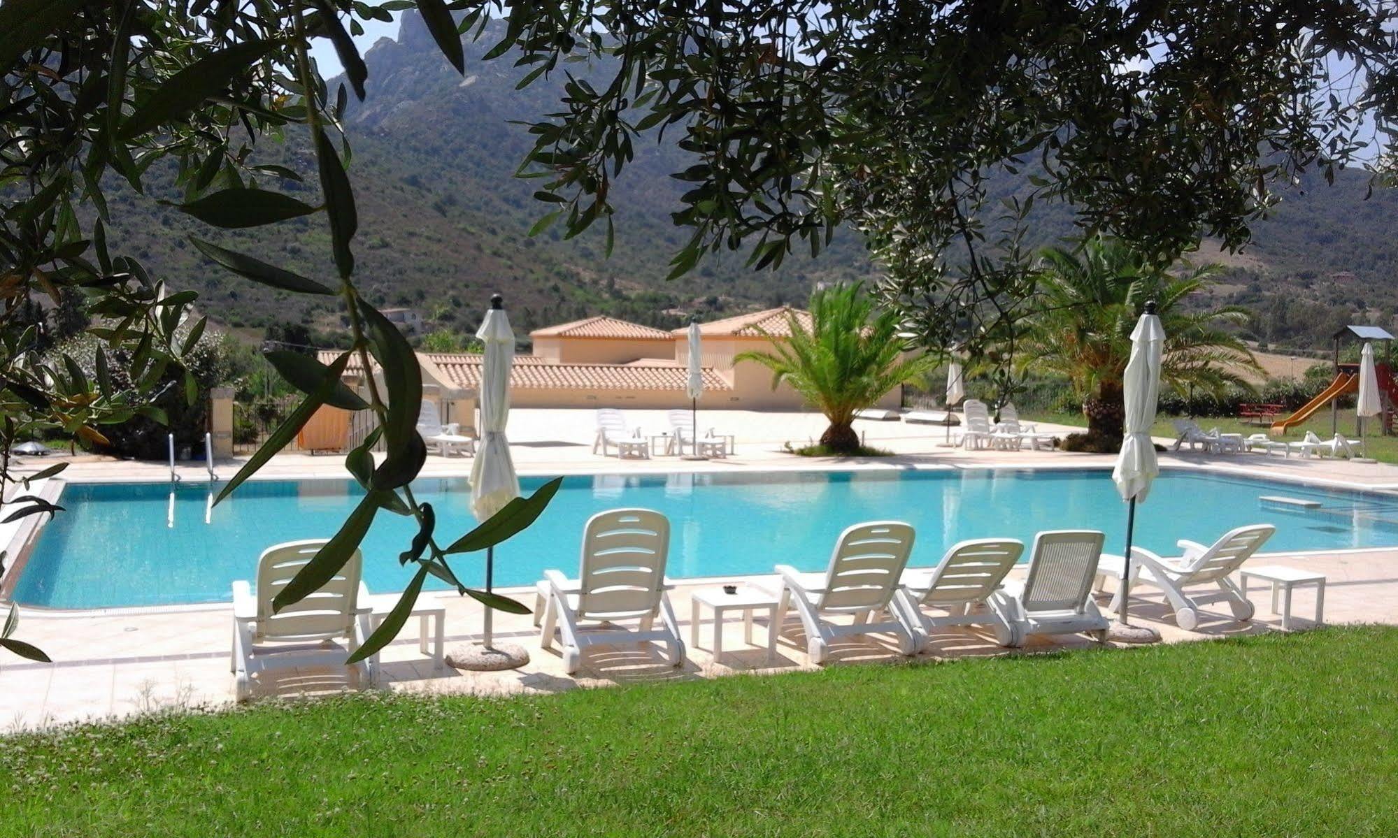 Hotel Cardedu Luaran gambar